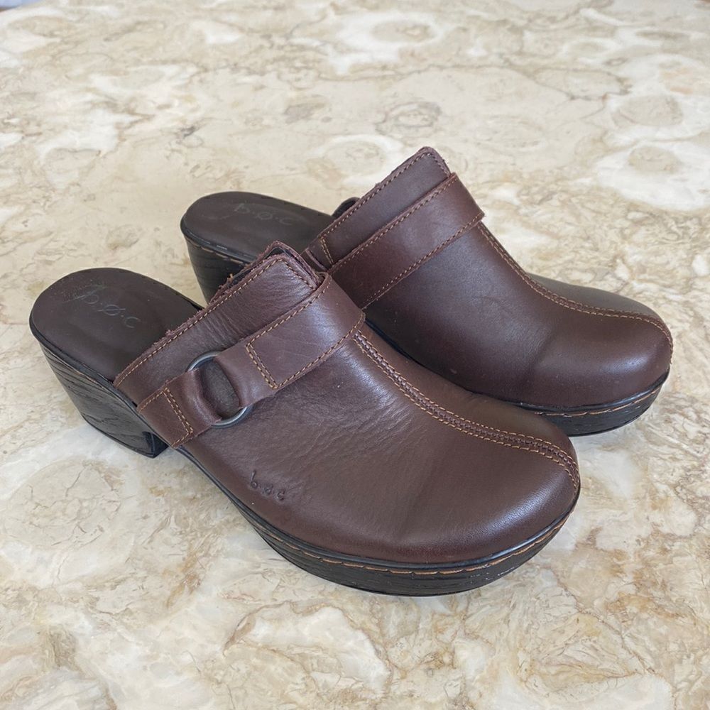 NWOT b.ø.c. | Brown Leather Clogs